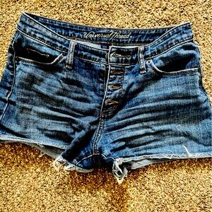 Universal Thread Shorts